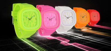 Νέος ψηφιακός χαλαζίας σιλικόνης μόδας wristwatch